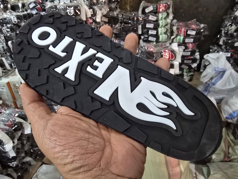 انسيرت نكست ارضي -H&M- اسود*ابيض