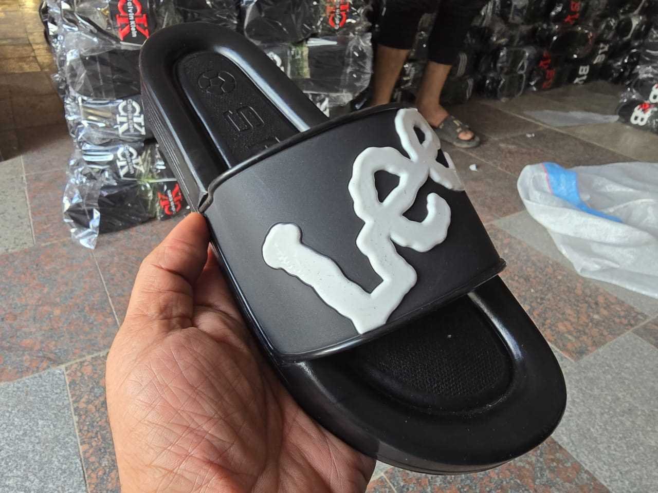 3001 شبشب ربر بروتان رجالي 3 سم - lee- اسود*ابيض