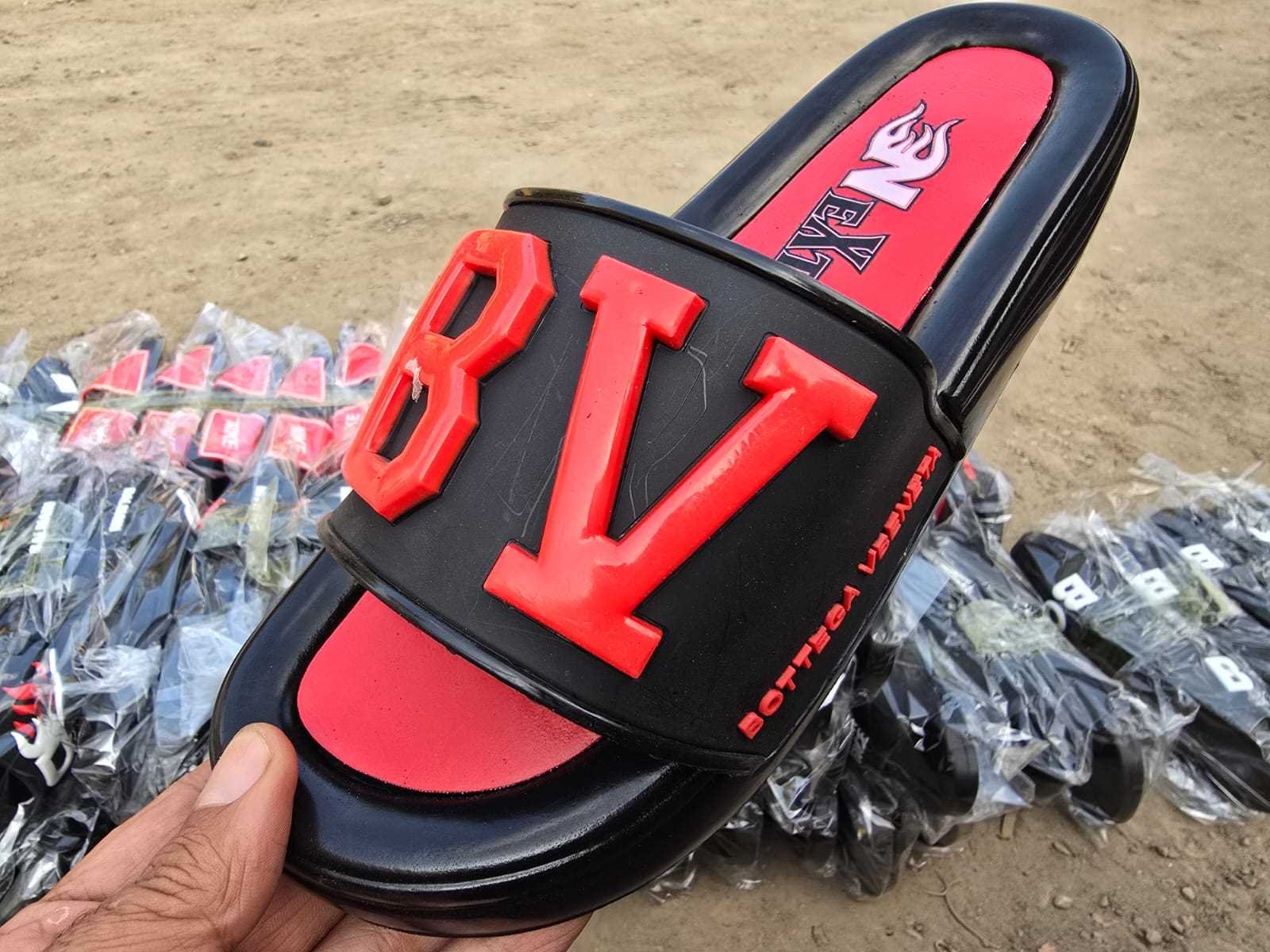 3002 شبشب ربر بروتان رجالي خريطة +انسيرت - BV - اسود*احمر