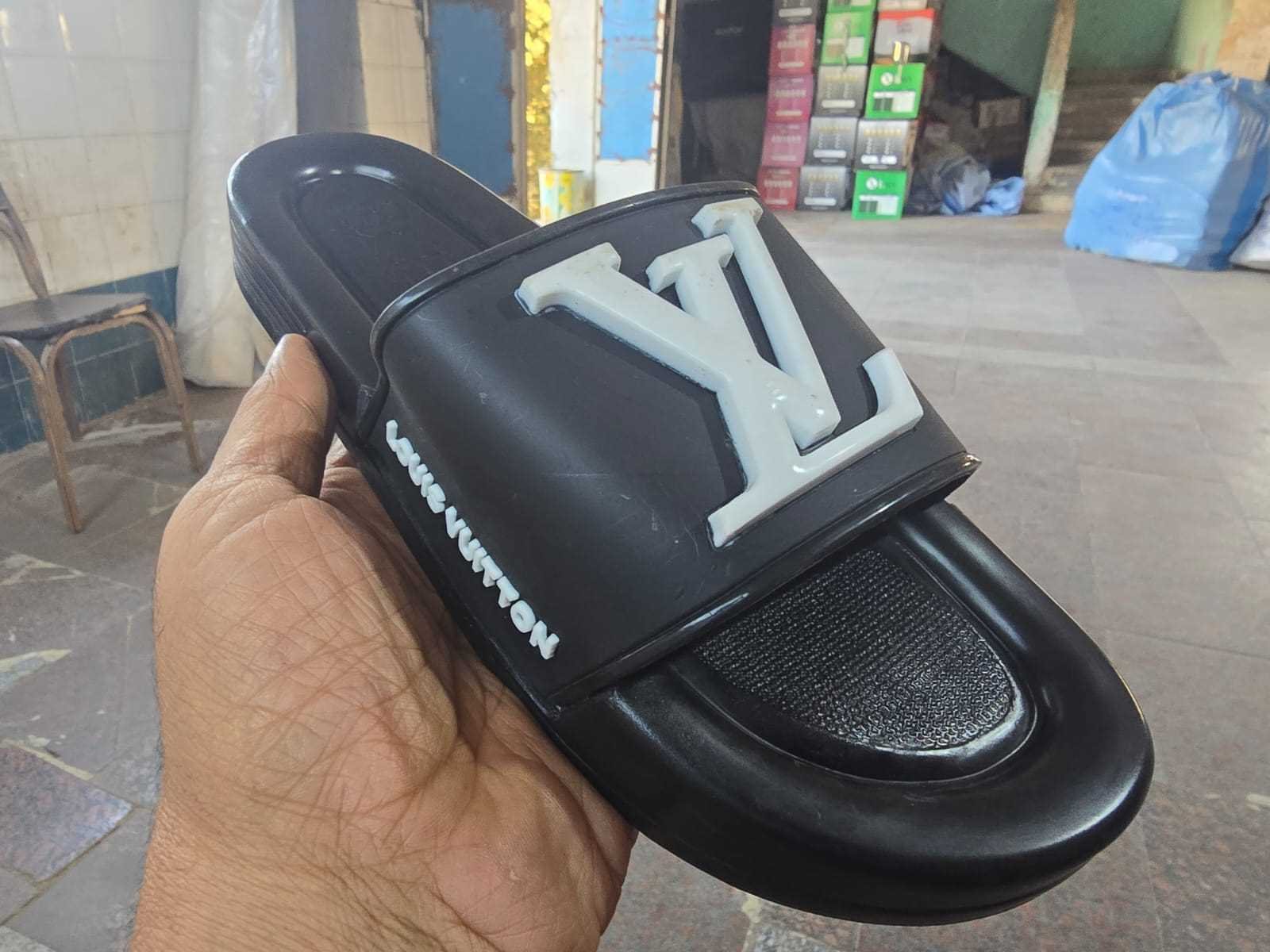 3001 شبشب ربر بروتان رجالي 3 سم - lv - اسود*ابيض