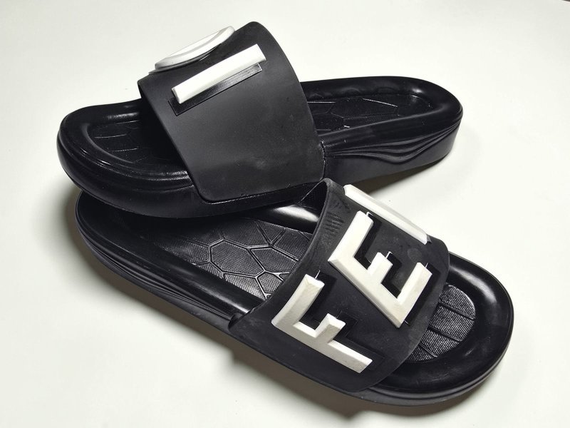 3002 شبشب ربر بروتان رجالي خريطة  - فندي- اسود*ابيض