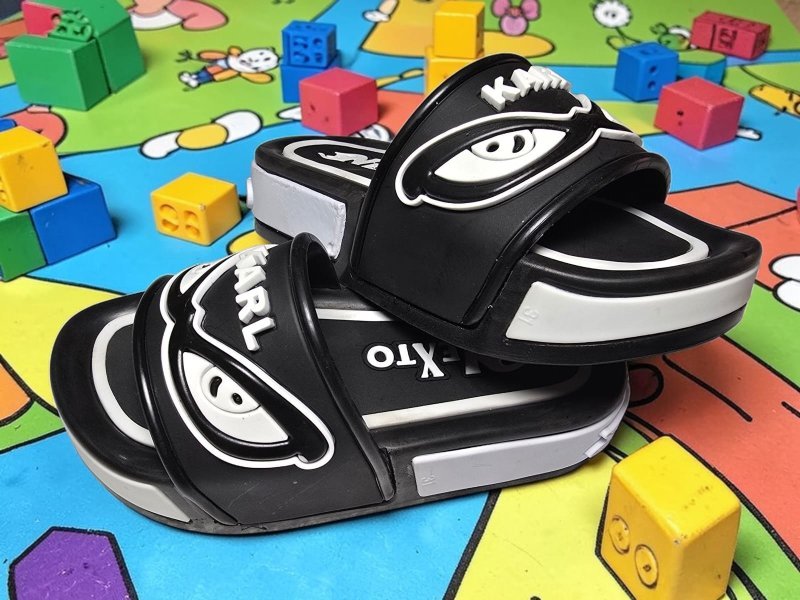 3001 شبشب ربر بروتان اولادي  - كارل- اسود*ابيض