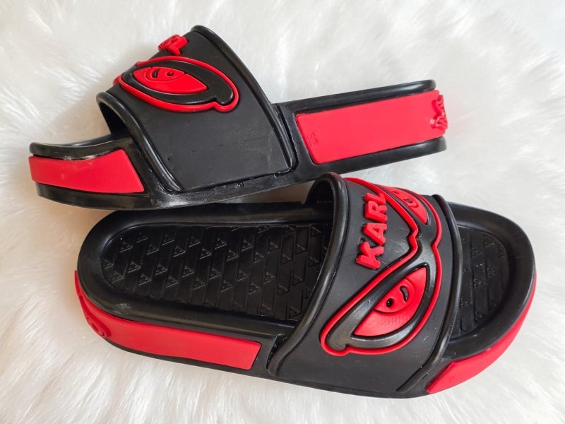 شبشب ربر بروتان اولادي -كار- اسود*احمر +حليه