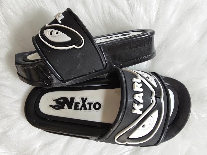 شبشب ربر بروتان اولادي -كار- اسود*ابيض انسرت فقط