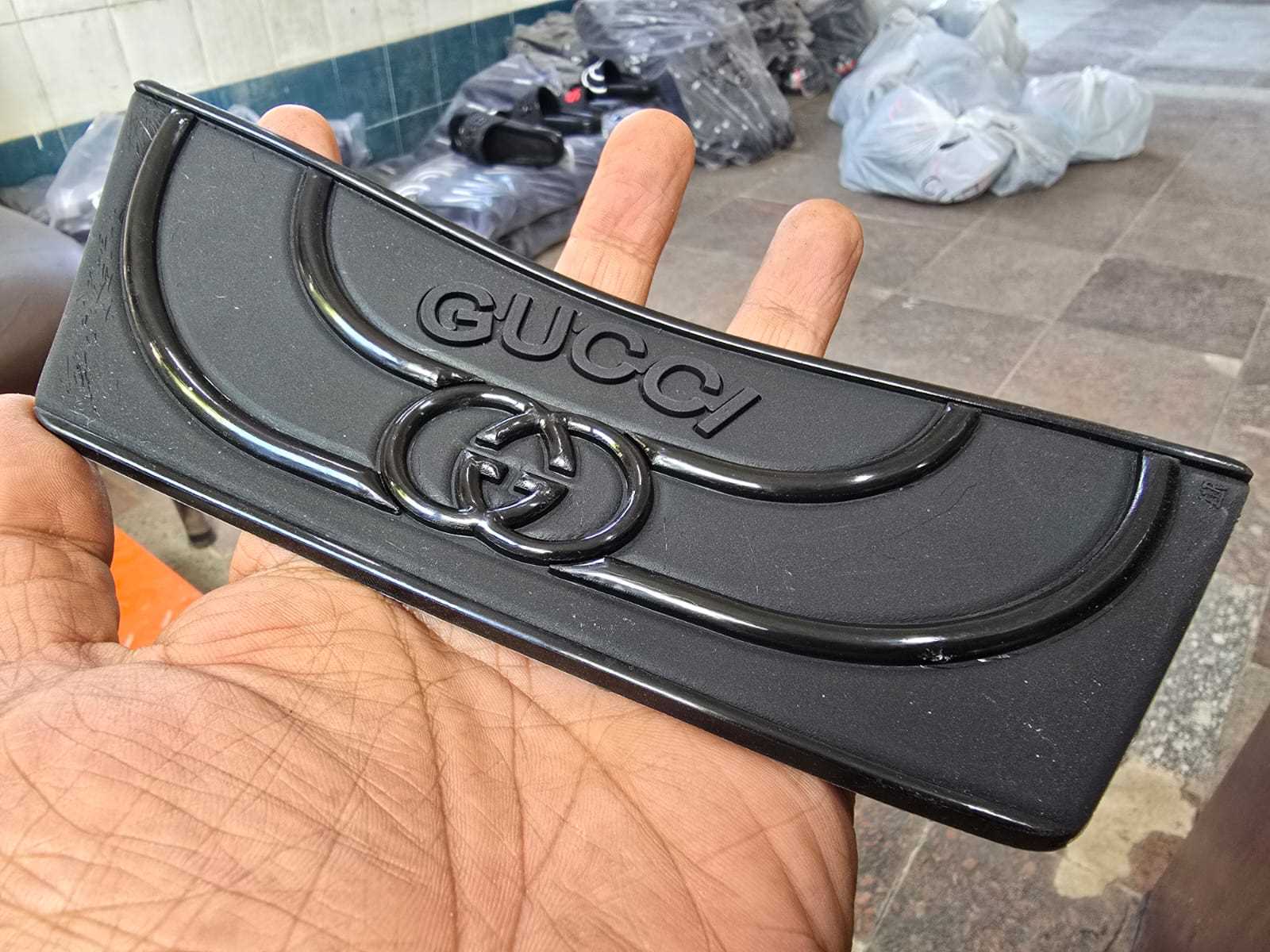 ربر رجالي sbort - اسود*اسود- gucci